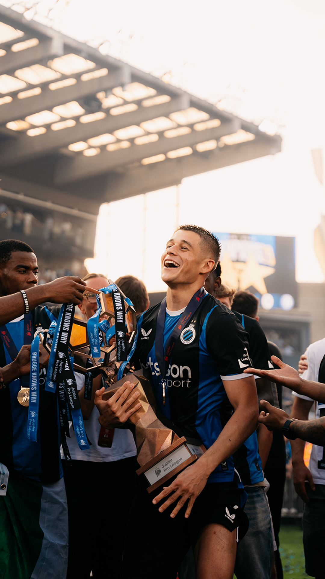 Nicolò Tresoldi met de beker